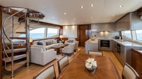 21m Motor Yacht Saloon