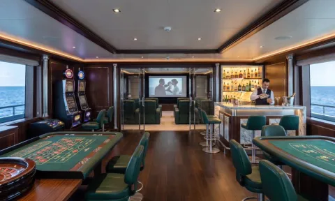 52m Shadow Yacht Saloon